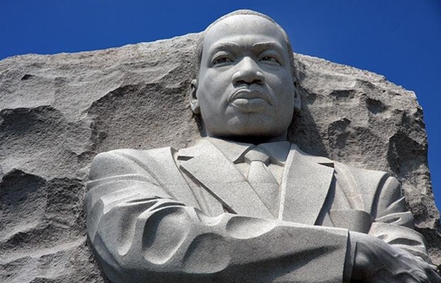 Martin Luther King Jr Monument 2011 690 Rev 690x469